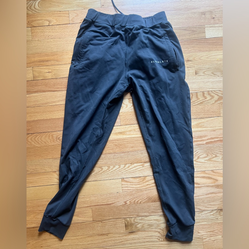 Men’s Dark Gray Alphalete Jogger Sweatpants